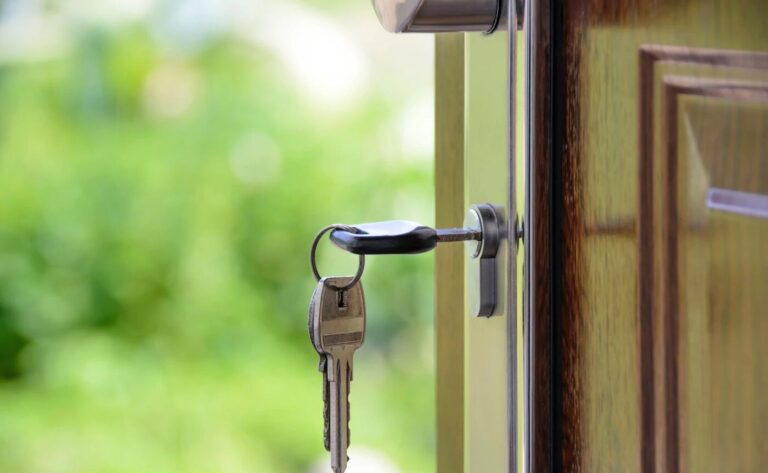 Mejores sistemas de seguridad para casas de campo en Marbella